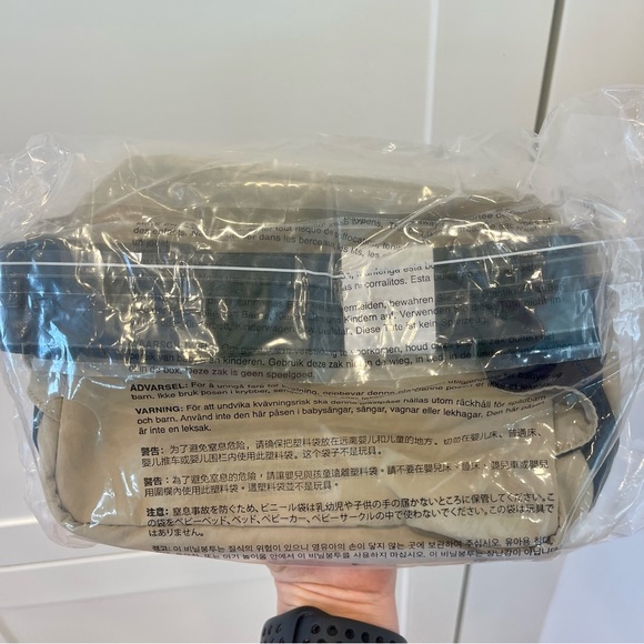 NWT Lululemon Belt Bag , Clean Lines in Trench 2L - Picture 11 of 16